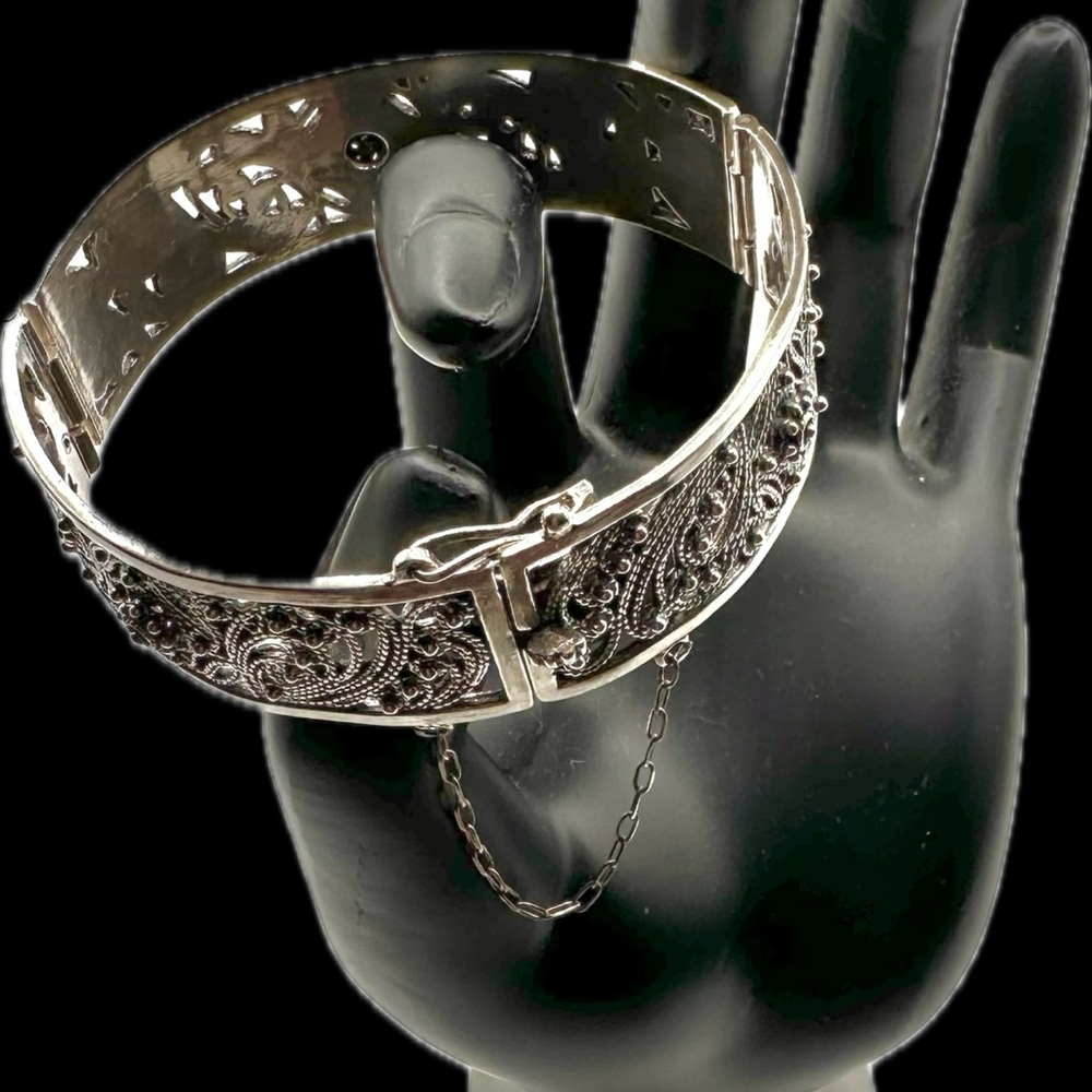 Elegant Silver Marcasite Bracelet with Intricate Design